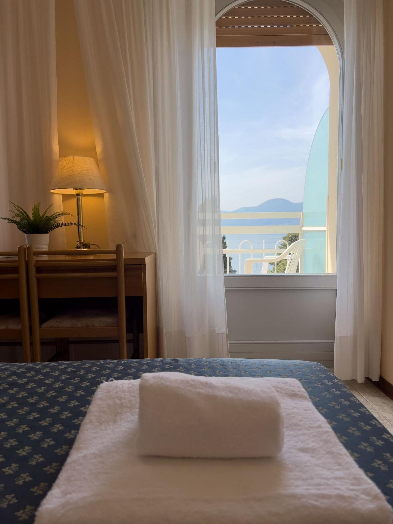 Hotel Benacus Торри-дель-Бенако Экстерьер фото