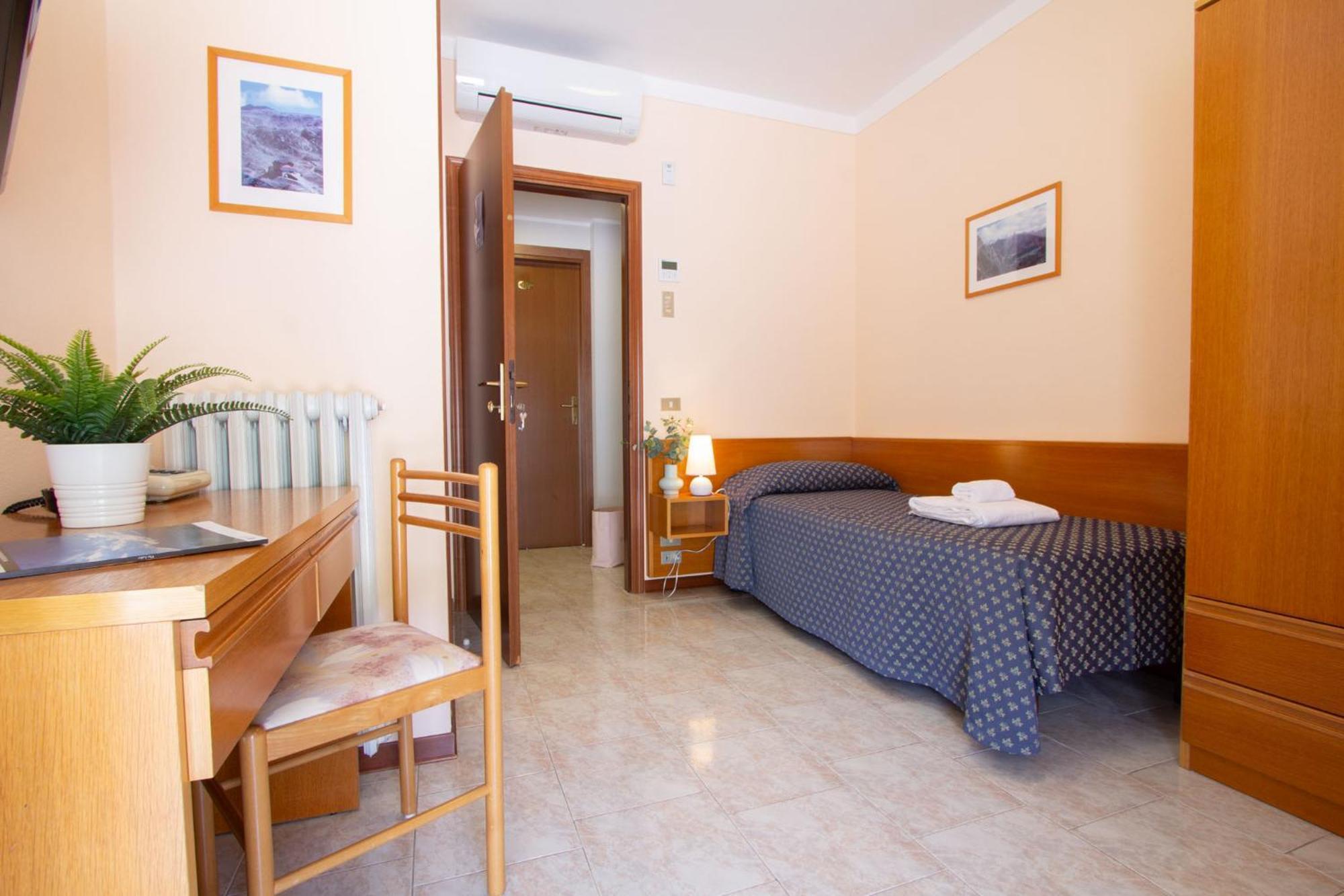 Hotel Benacus Торри-дель-Бенако Экстерьер фото