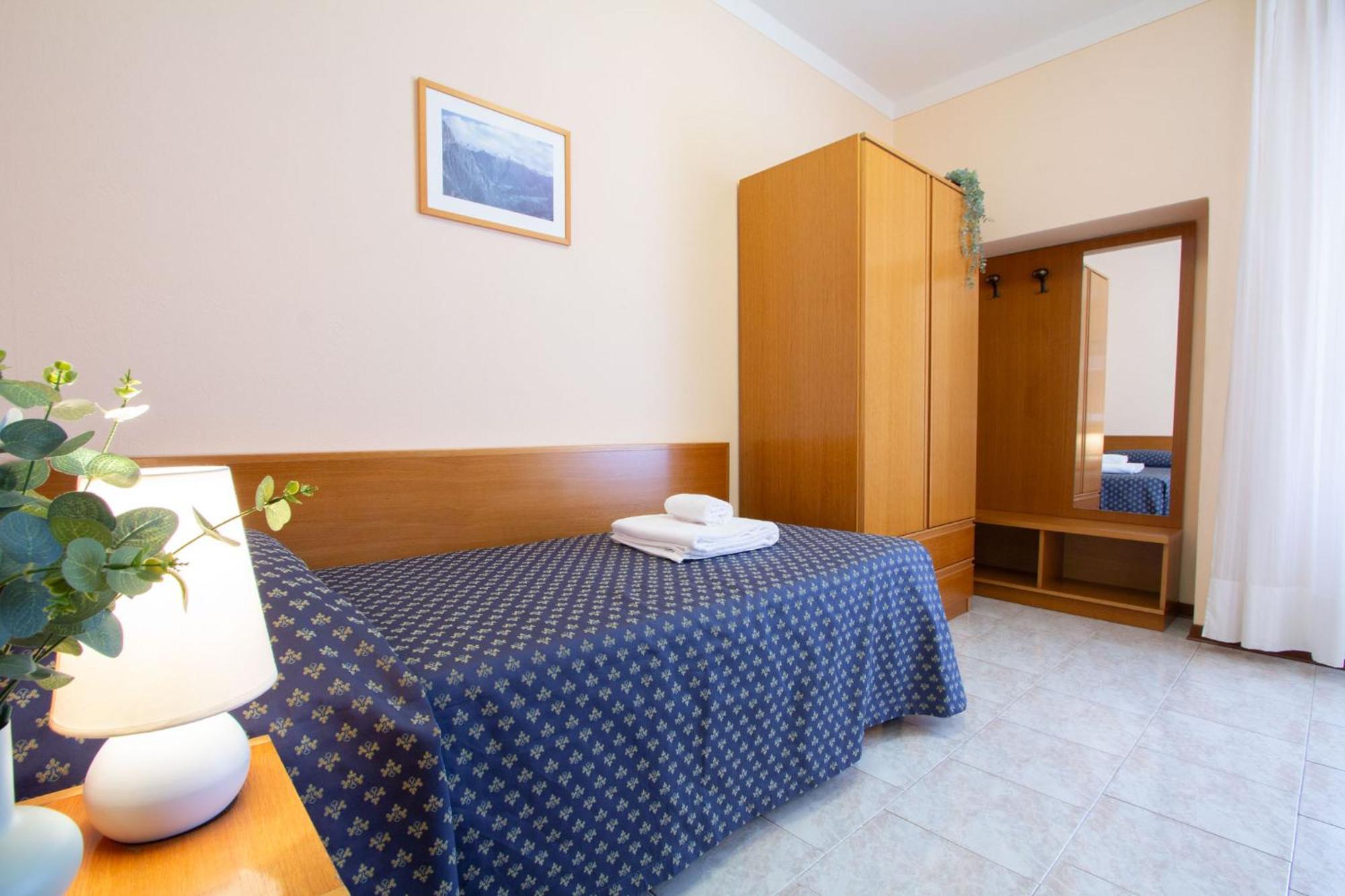 Hotel Benacus Торри-дель-Бенако Экстерьер фото